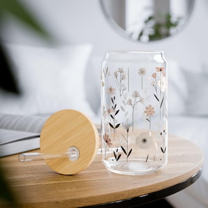 16oz Wildflower Glass Can Cup Lid, Straw, Aesthetic Floral Iced, 16oz Iced Coffee Tumbler with Bamboo Lid,Glass Straw, coffee Glass