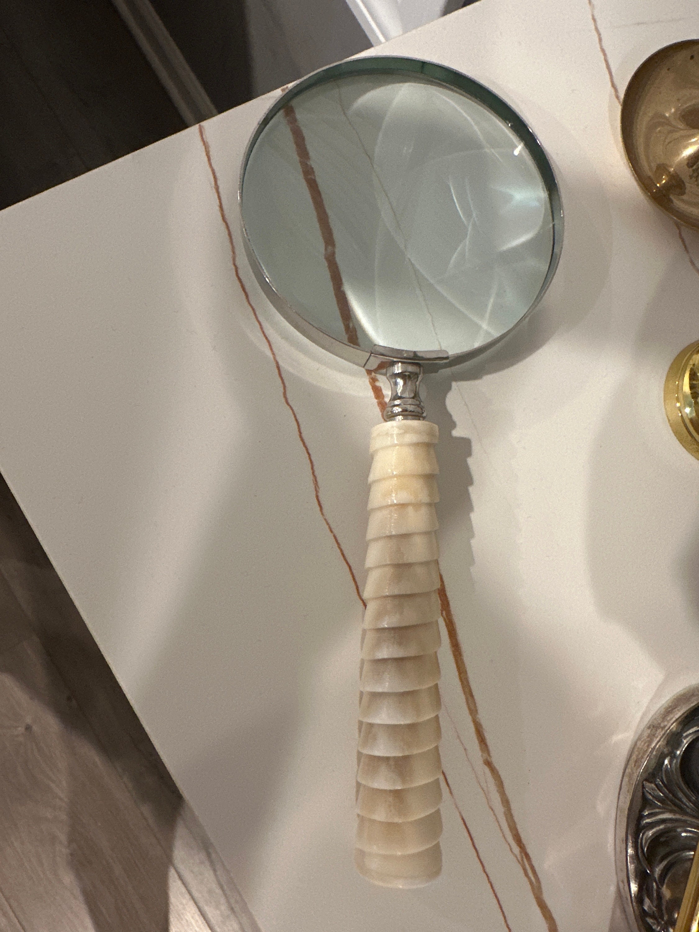 Magnifying Glass Mother of Pearl Handle Hand Held Magnifier Vintage