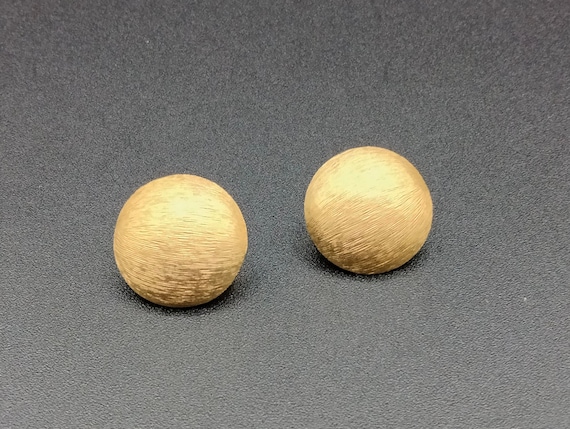 Trifari brushed gold round button clip on earrings - image 4