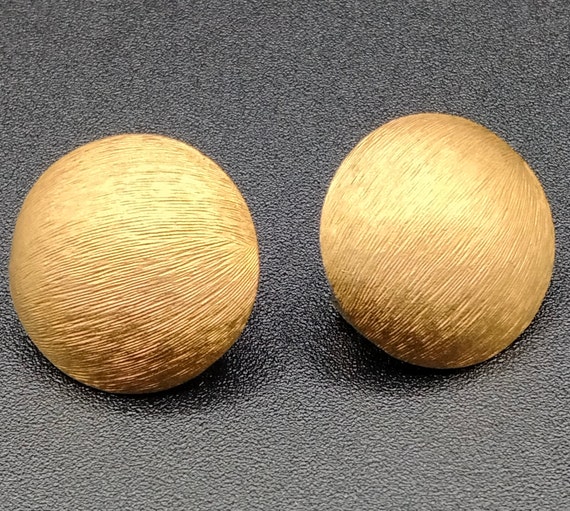 Trifari brushed gold round button clip on earrings - image 6