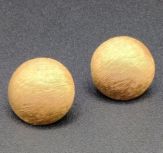 Trifari brushed gold round button clip on earrings - image 5