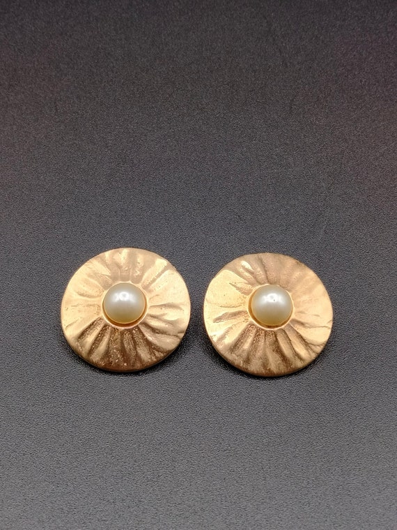 Gold tone round sea urchin faux pearl clip on earr