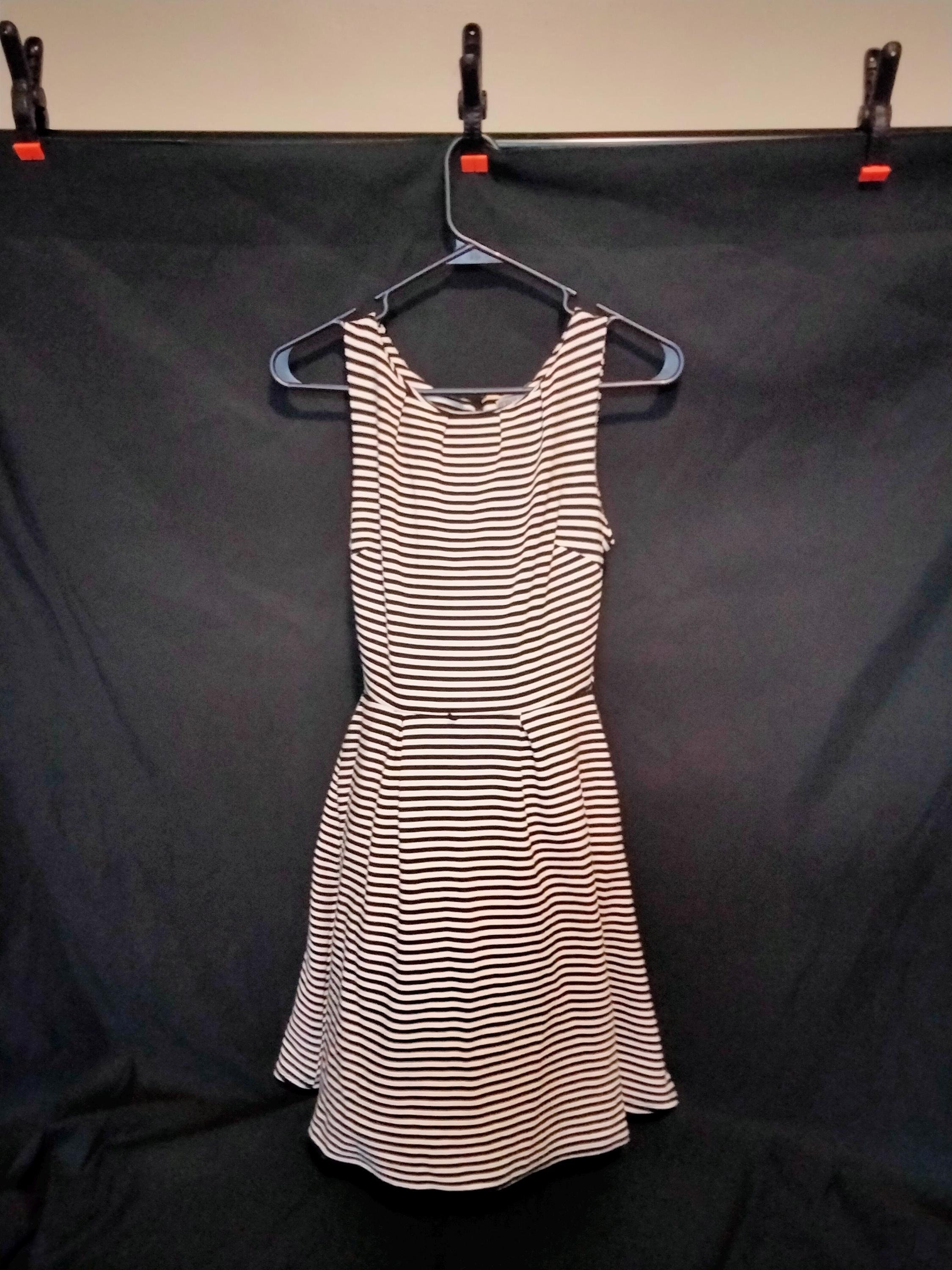 black & white striped dress h&m H&M Striped Shift Dress – WISI-Oi
