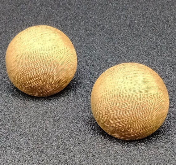 Trifari brushed gold round button clip on earrings - image 7
