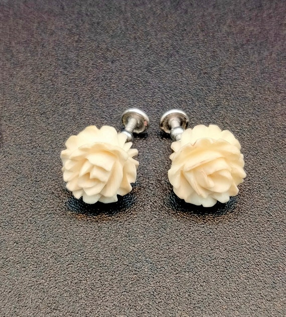 Vintage carved ivory rose Gem