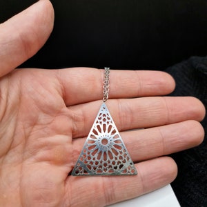 Fine boho stainless steel necklace, 50cm stainless steel necklace, Round boho necklace, Silver boho necklace, Geometric stainless steel pendant, Fine oriental pendant