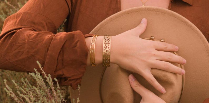 Vintage & Occasion Occasion 3 snoerige koraal armband met gouden siersluiting
