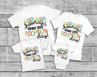 Hiep hiep hoera het is onze adoptiedag, T-shirts voor adoptiedag van het gezin, bijpassende shirts voor adoptiedag, plus-size shirt voor adoptiedag