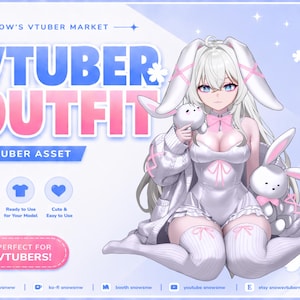 Puede incluir: Ilustración digital que promociona un atuendo de VTuber. La imagen presenta un personaje con un atuendo blanco con temática de conejito con orejas largas, sosteniendo peluches. El texto incluye "VTUBER OUTFIT" y "VTUBER ASSET."