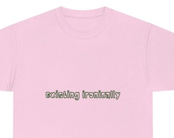 Ironiskt nog existerande | Rolig knäpp, fånig, fånig, fånig, meme, konstigt specifik, unisex t-shirt med kraftig bomull