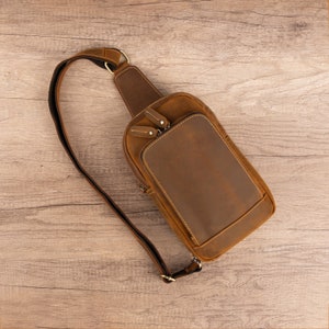 Sac à bandoulière de voyage rétro en cuir Sac à bandoulière minimaliste Sac quotidien élégant Sac à bandoulière simplicité Sac à bandoulière haute capacité pour homme Brown