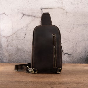 Leren retro crossbody reistas Minimalistische draagzak Stijlvolle dagelijkse verpakking Eenvoud Schoudertas Onderarmtas met hoge capaciteit Heren afbeelding 2