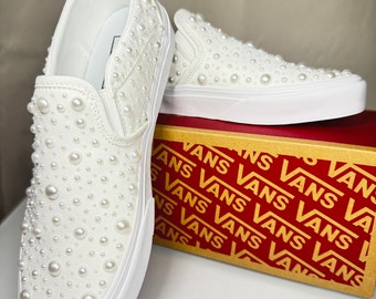 Zapatos Vans personalizados con perlas para niña, para bautizo, para niña de las flores, para confirmación, para comunión, para cumpleaños y para bautizo.