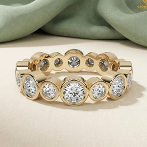 Magnífico anillo de eternidad completo con moissanita de talla redonda engastada en bisel, 3,50 mm con diamante redondo de 2,50 mm, anillo de boda de oro de 14 quilates, anillos apilables.
