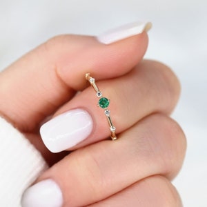 14k Gold Emerald Ring: Vintage Solitaire with Diamond Accents