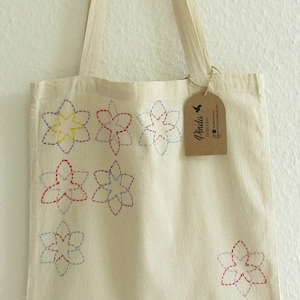 Minimalist Floral Tote Bag  -  Hand-Embroidered Eco-friendly Shoulder Bag - Sashiko Inspired Design - Fairtrade cotton