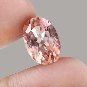 AAA Ceylon Padparadscha Sapphire: 11.80 CT Oval Loose Gemstone