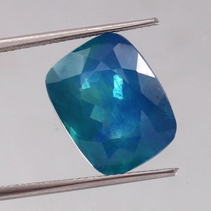 AAA Ceylon Parti Sapphire: 12.60 Ct Blue Green Oval Gemstone