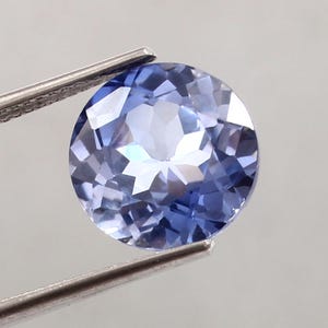 AAA Ceylon Blue Sapphire Gemstone: 6.50 Carat Round Cut