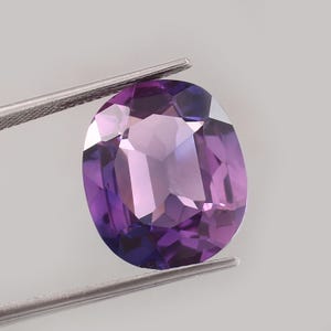AAA Purple Sapphire Loose Gemstone: Oval Cut, 14x17x7mm