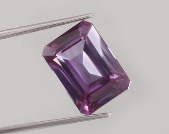 Alexandrite De Synthèse AAA+ 30.05 Ct - Pierre De Changement De Couleur Taillée En Trillion, Livraison DDP Incluse