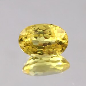 AAA Ceylon Yellow Sapphire: 3 Ct Oval Cut Gemstone