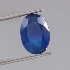 Green Bi-Color Ceylon Sapphire: 9 Ct Oval Cut Gemstone