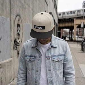 Cappellino da baseball con ricamo di carte da gioco