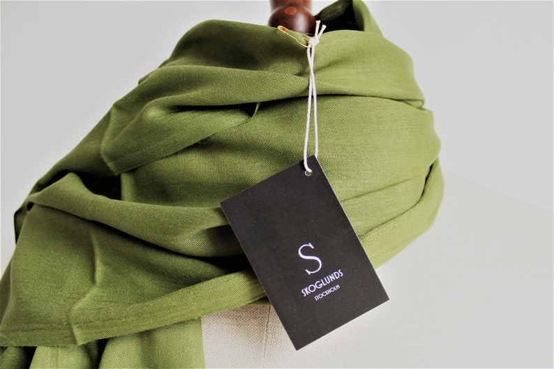 Fijnste groene wollen sjaal Premium kwaliteit wollen sjaal Warme winteraccessoires Zachte wollen omslagdoeken Echte wollen sjaal Perfect cadeau voor dames of heren afbeelding 1