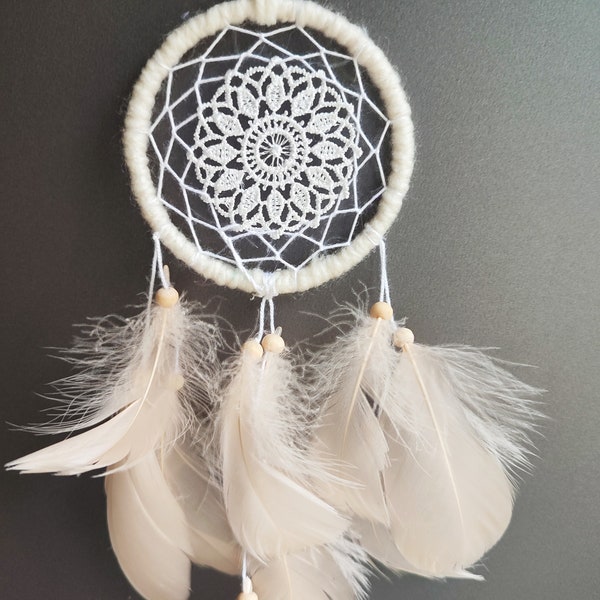 Mini dreamcatcher pour voiture, rétroviseur, accessoires suspendus boho petit attrape-rêves cadeau personnalisé, charme de voiture mignon