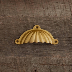 Scalloped Cup Handle | Aged Brass