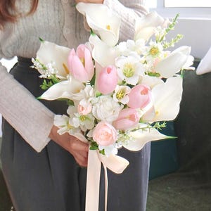 Calla Lilies faux flower bouquet