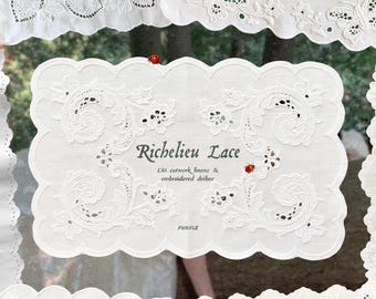 Centrini in pizzo Richelieu, cornici in lino traforato per inviti di nozze, branding romantico e collage