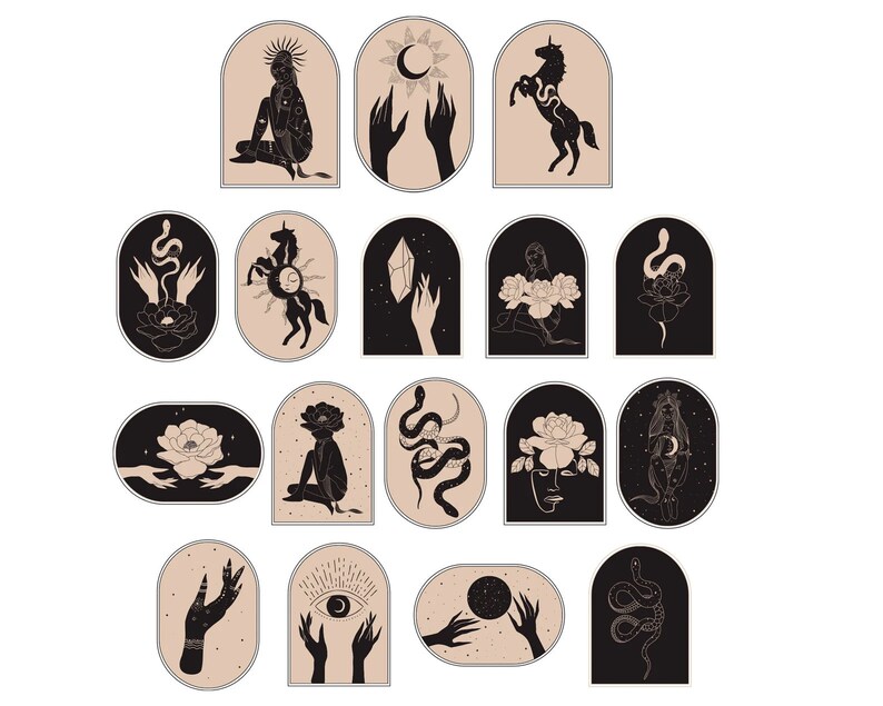 K&ouml;nnte beinhalten: Set mit 16 Schwarzwei&szlig;illustrationen in gew&ouml;lbten Rahmen mit beigefarbenem Hintergrund. Die Illustrationen zeigen verschiedene mystische und himmlische Symbole, darunter ein Einhorn, eine Schlange, einen Kristall, einen Mond, eine Sonne, eine Hand, eine Blume und eine Frau.
