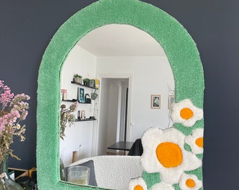 Handgetufte golvende spiegel - Ultra zacht en pluizig acryl wanddecoratie - Handgemaakte luxe woonaccessoire - Uniek statement stuk voor slaapkamer