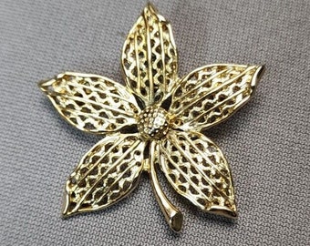 Vintage Flower Leaf Filigree Petal Brooch Gold-tone Pin Retro Women's Estate Costume Jewelry Gift For Her Floral Pin Vintage Brooch Leaf