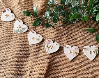 Personalised Couple Wedding Gift Mr & Mrs Floral Heart Wall Decor Wedding Decoration Anniversary Engagement Bride and Groom Thoughtful Gift