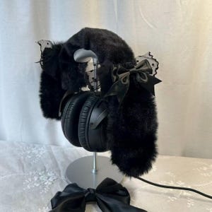 Niedliche Kopfhörerhülle mit schwarzen Hasenohren aus Plüsch, passend für AirPods Max, Sony und HyperX, süßes Geschenk für Gamer, Kopfhörer-Deko
