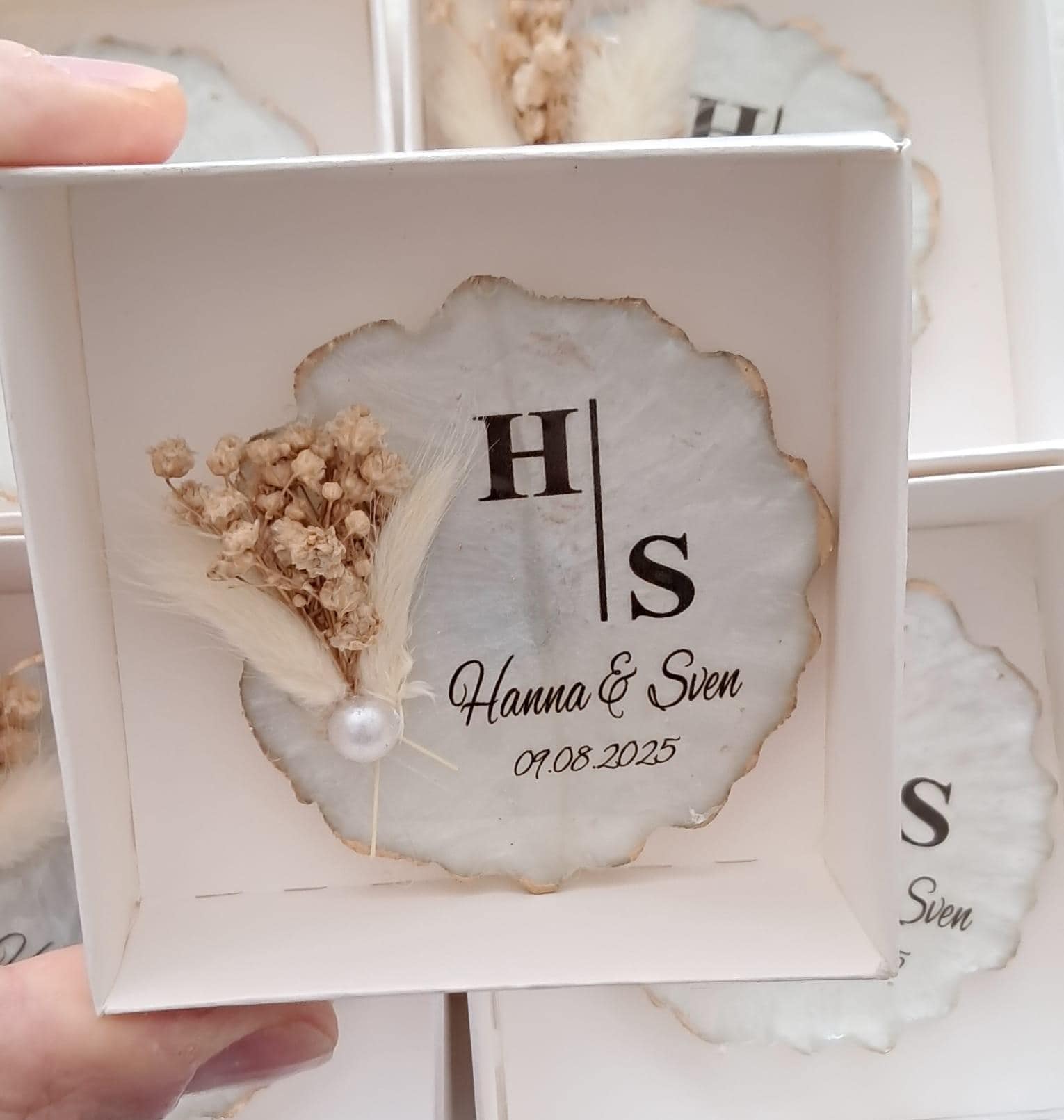 Custom Flower Wedding Favor Magnets: Personalized Epoxy Guest Gifts