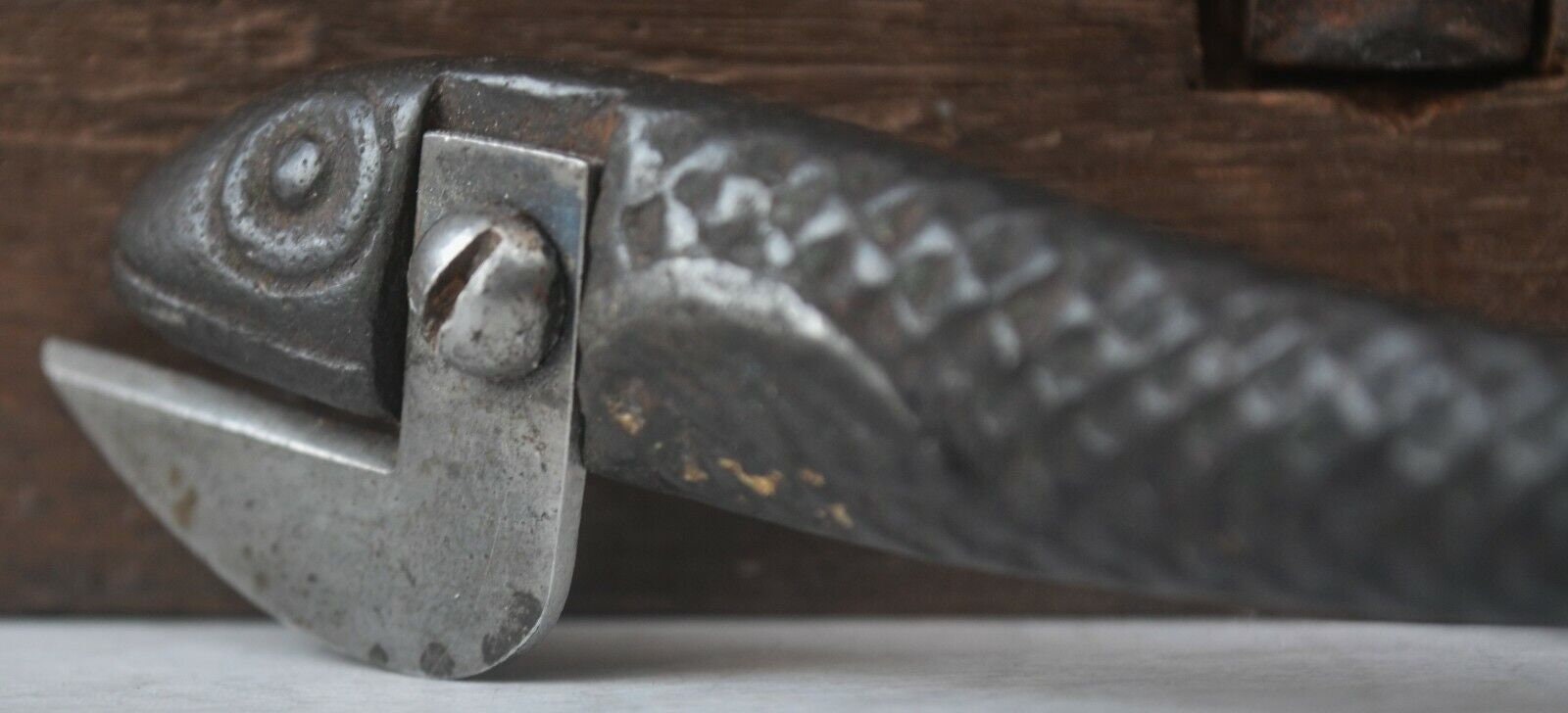 Old Cast Iron Fish Sardine Shaped Can Opener, Alter Dosenöffner Metall