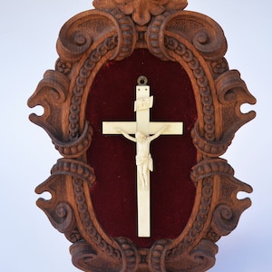 19th Century Baroque French Wall Crucifix with Corpus Cristi on Carved Frame and Red Velvet