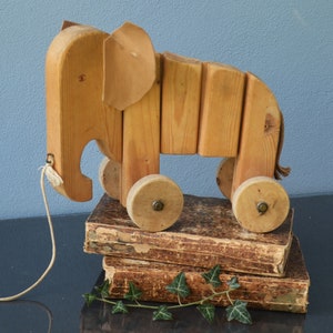 Carved wood Articulated Elephant Figurine Pull Along Antique Toy g