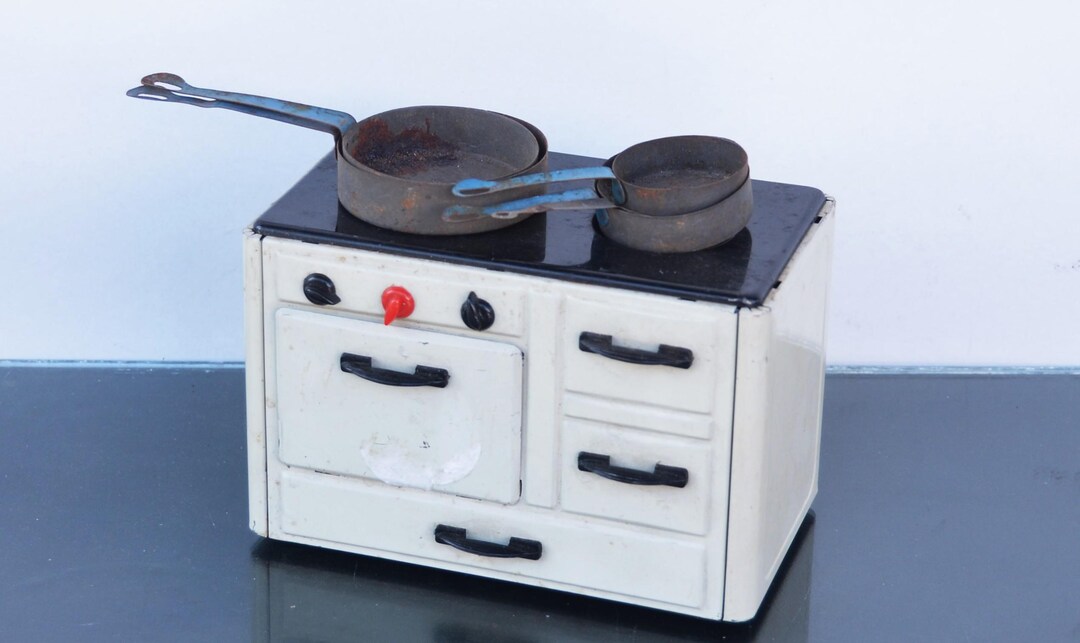 Strawer Antique Doll Tin Stove With Pancke Pans and a Strawer GDR - Germany ...