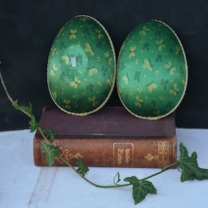 Contenedor de dulces de Pascua alemán vintage de seda