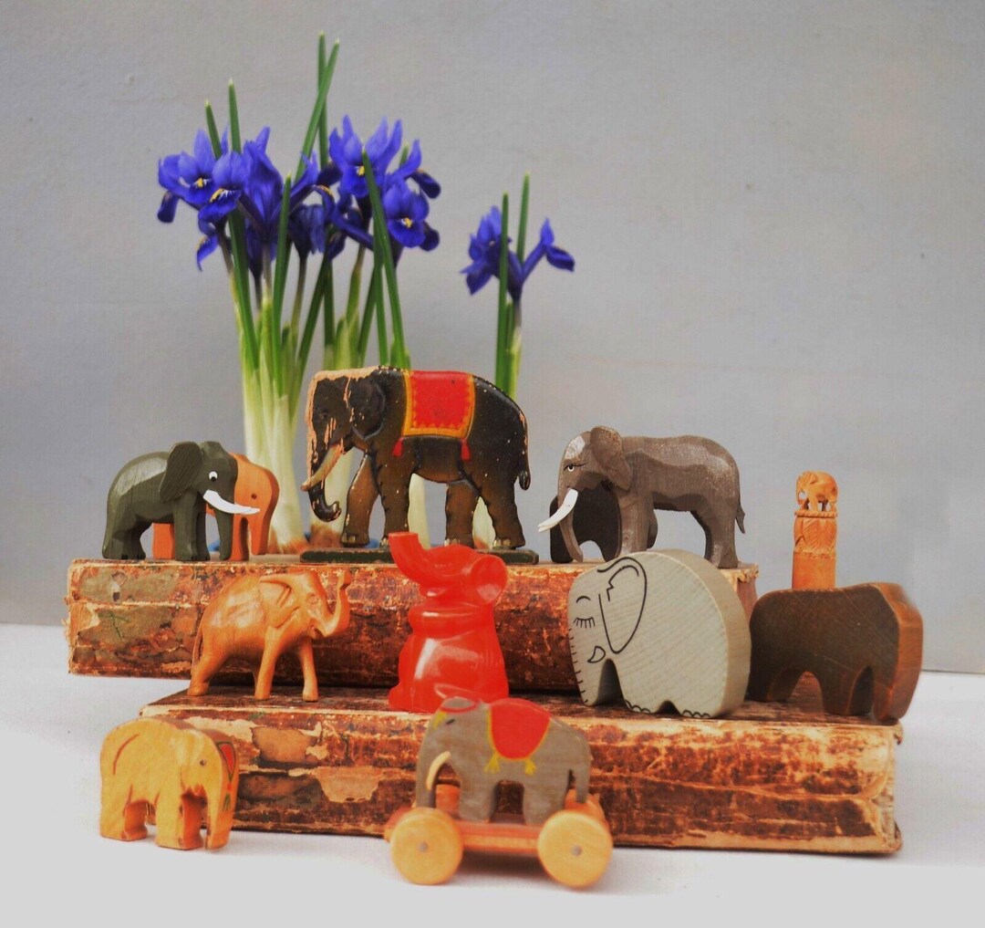 Jouet Ancien En Bois Peint à Tirer - Type Erzgebirge - 22 Figurines - Années 1930