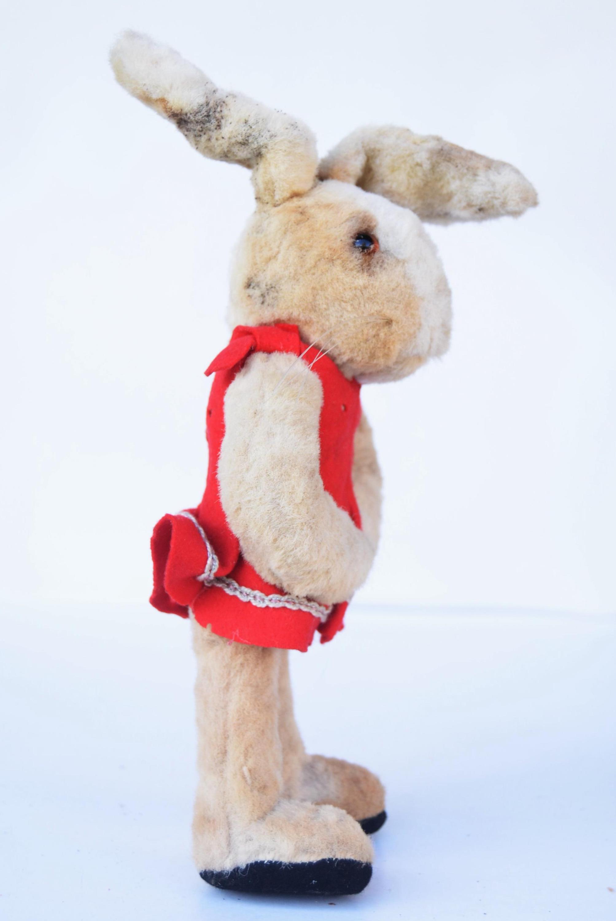 1950年代に作られたシュコー・ヘギ・ビゴ・ベロのぬいぐるみウサギ
