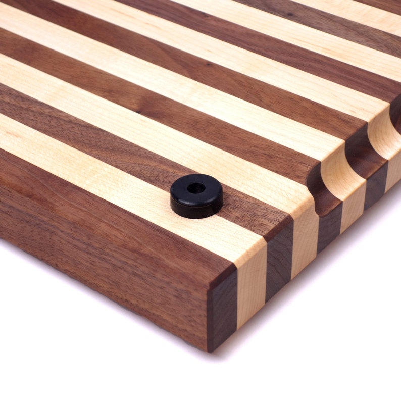 Edge Grain Cutting Board / Juice Groove / Maple and Walnut / Handmade Cutting Board