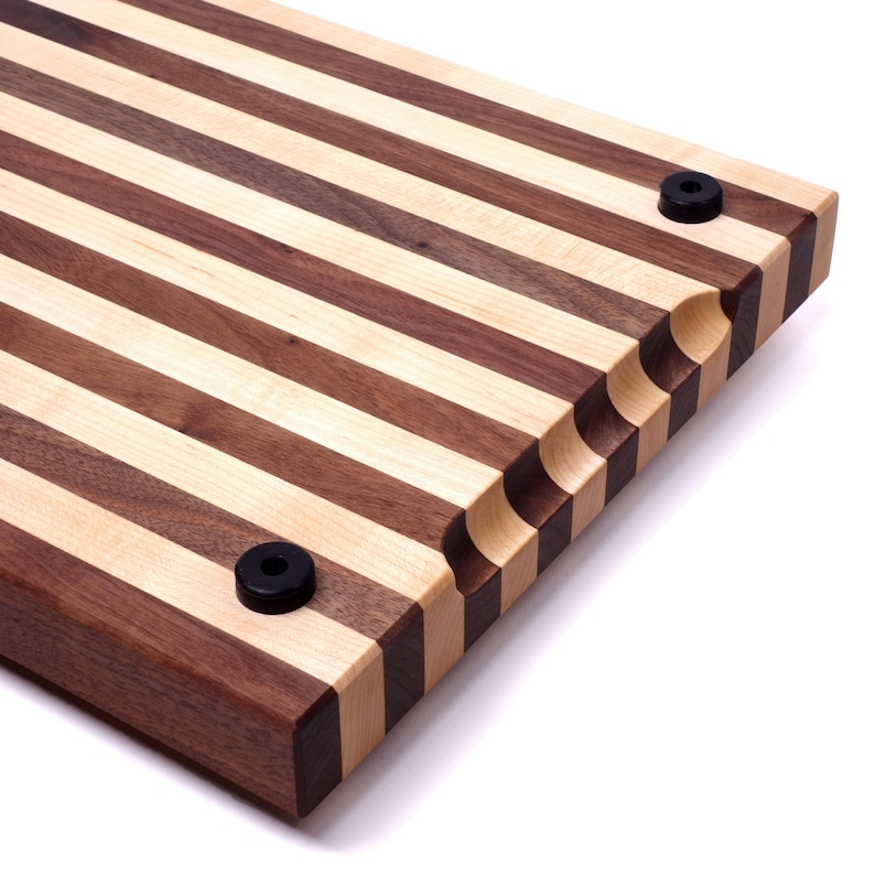 Edge Grain Cutting Board / Juice Groove / Maple and Walnut / Handmade