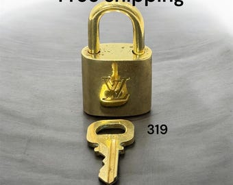 Preloved Authentic Louis Vuitton Padlock with a key 319.