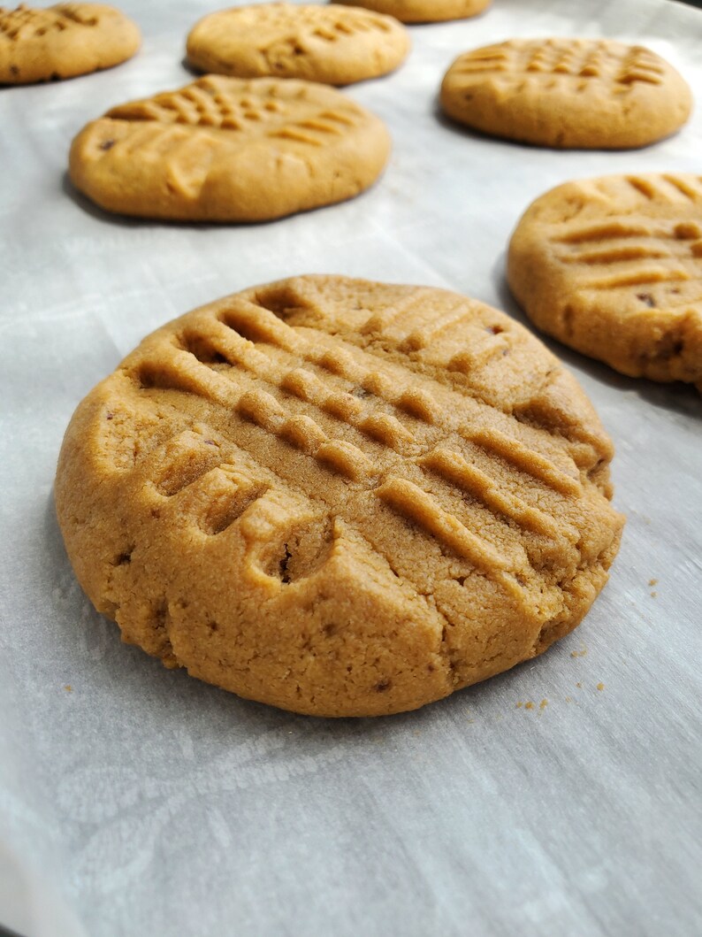 Crosshatch Peanut Cookie Box 9 or 18 Pieces cookies Sweets Delicious